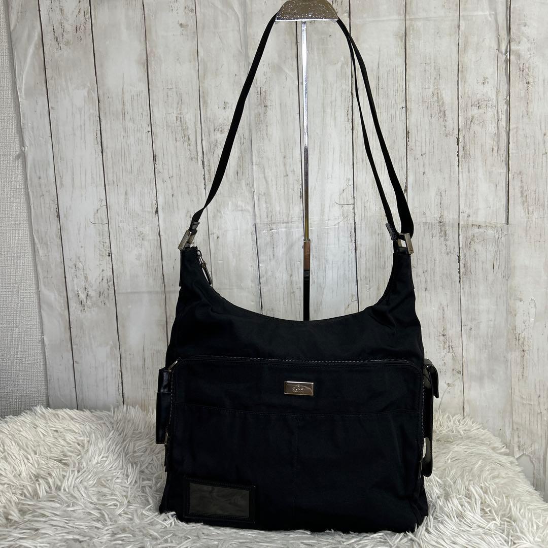 GUCCI ショルダーバッグ　ロゴプレート　ナイロン　ブラック　ロゴ
