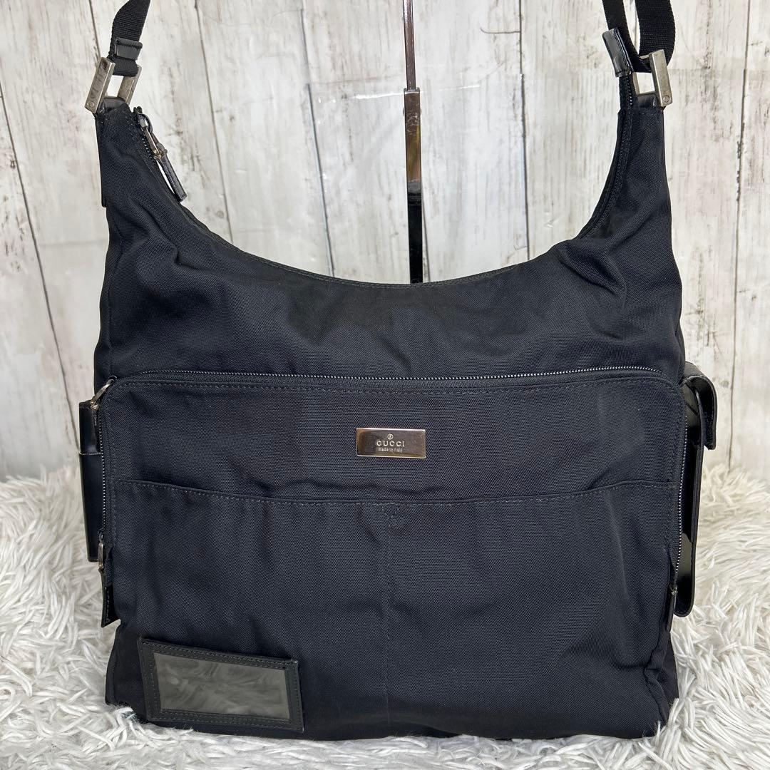GUCCI ショルダーバッグ　ロゴプレート　ナイロン　ブラック　ロゴ