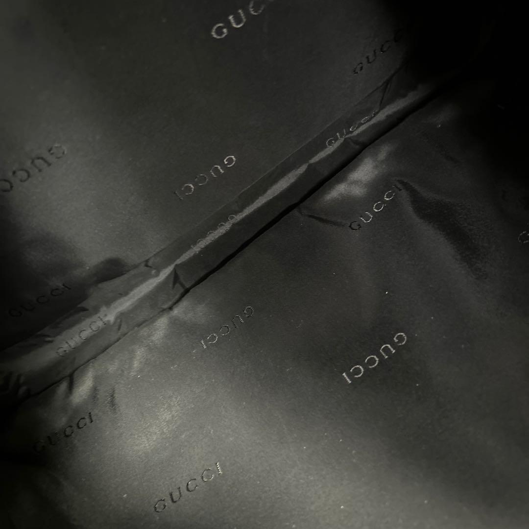 GUCCI ショルダーバッグ　ロゴプレート　ナイロン　ブラック　ロゴ