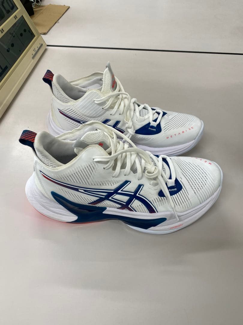 ASICS バレーボールシューズ ホワイト/ブルー/レッド　メタライズ2