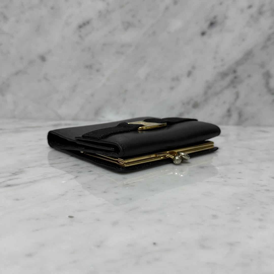 サルヴァトーレフェラガモ 三つ折り財布 ブラック ゴールド ヴァラリボン がま口
