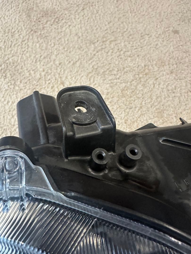 ダイハツ　タフト　LA900S 右　ヘッドライト