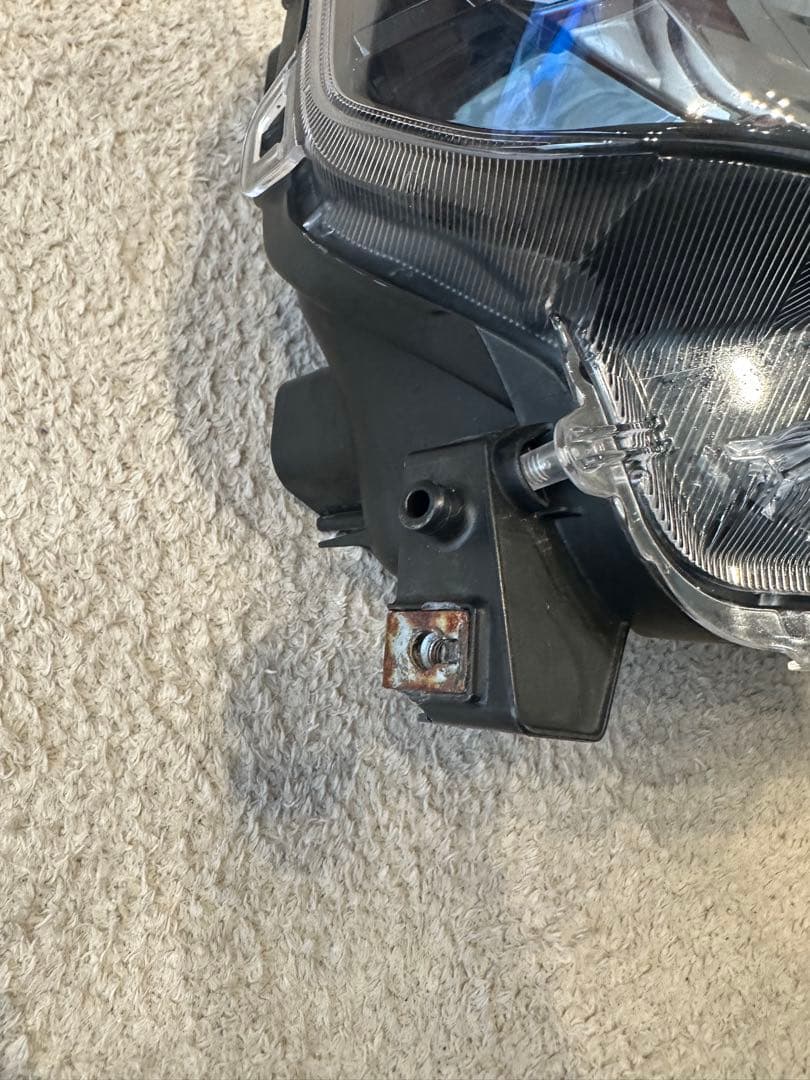 ダイハツ　タフト　LA900S 右　ヘッドライト