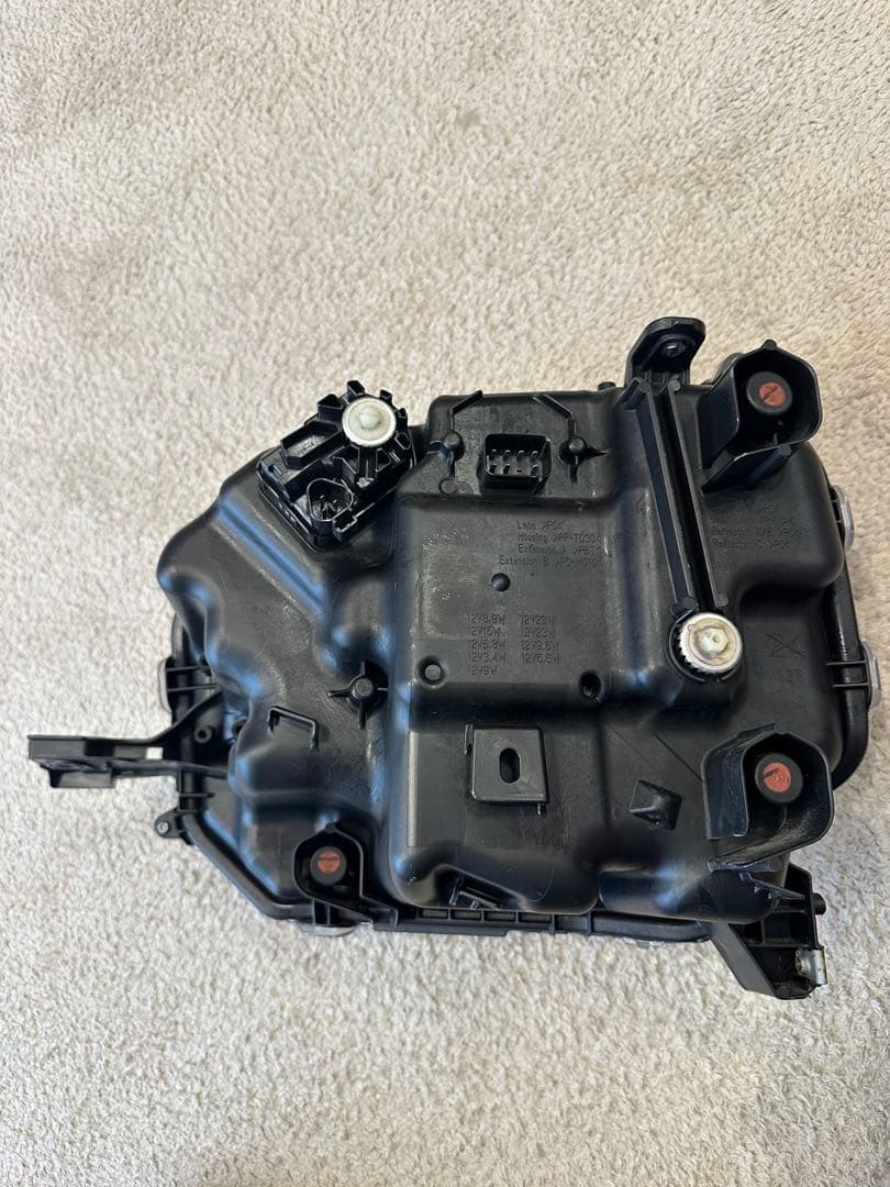 ダイハツ　タフト　LA900S 右　ヘッドライト