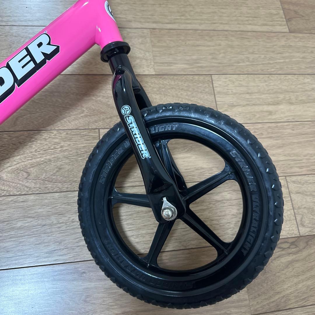 ストライダー12インチ　ピンク　純正マルチバイクスタンド付き