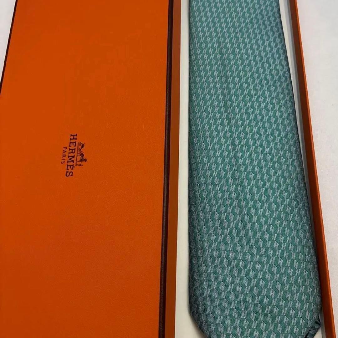 【極美品】　HERMES エルメス　ターコイズ柄　ネクタイ　緑　青