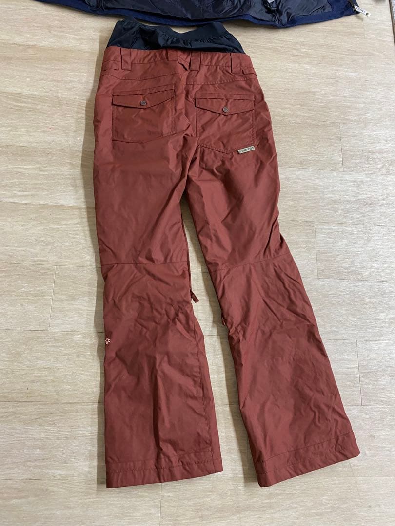 スノーボードウェア　女性用　上下セット　4回使用 SISTA.J/NIKITA