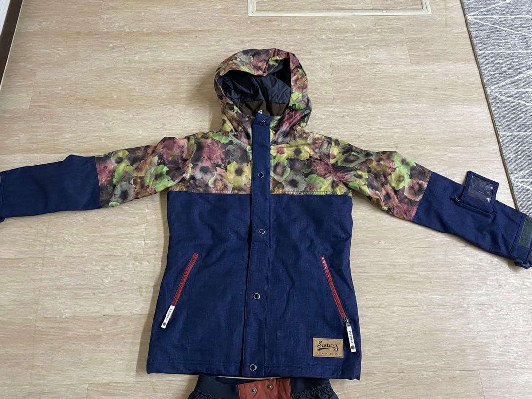 スノーボードウェア　女性用　上下セット　4回使用 SISTA.J/NIKITA