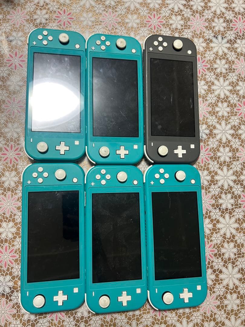 ブ*ー様 ジャンク　任天堂Switchlight Switch 本体のみ