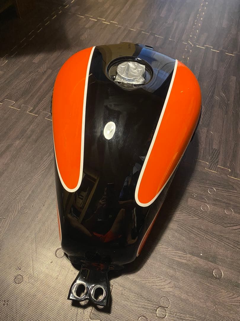 モ*ン様 W650 タンク　W1SA ペイント　スムージング済