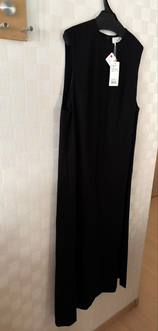 新品タグ付　かぐれ　ストレートワンピース　黒　完売　フォーマル