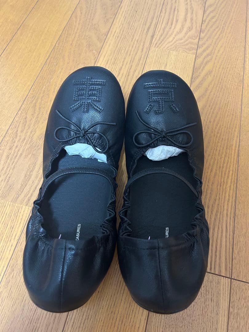 新品未使用THREE TREASURES ブラックレザー フラットシューズ