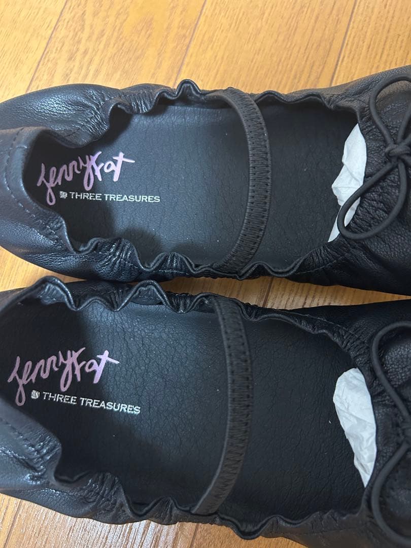 新品未使用THREE TREASURES ブラックレザー フラットシューズ