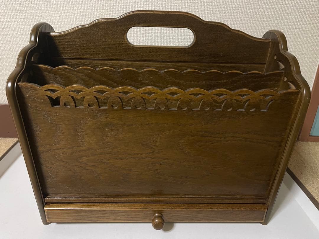 専用出品　パリの雑貨屋シリーズのアンティーク調の木製マガジンラック