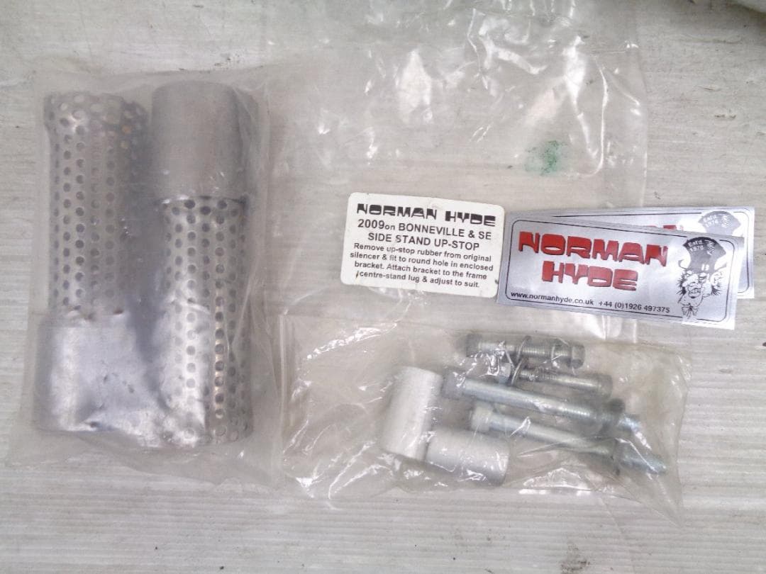 トライアンフT100 ボンネビル 09-15 ノーマンハイド TOGA マフラー