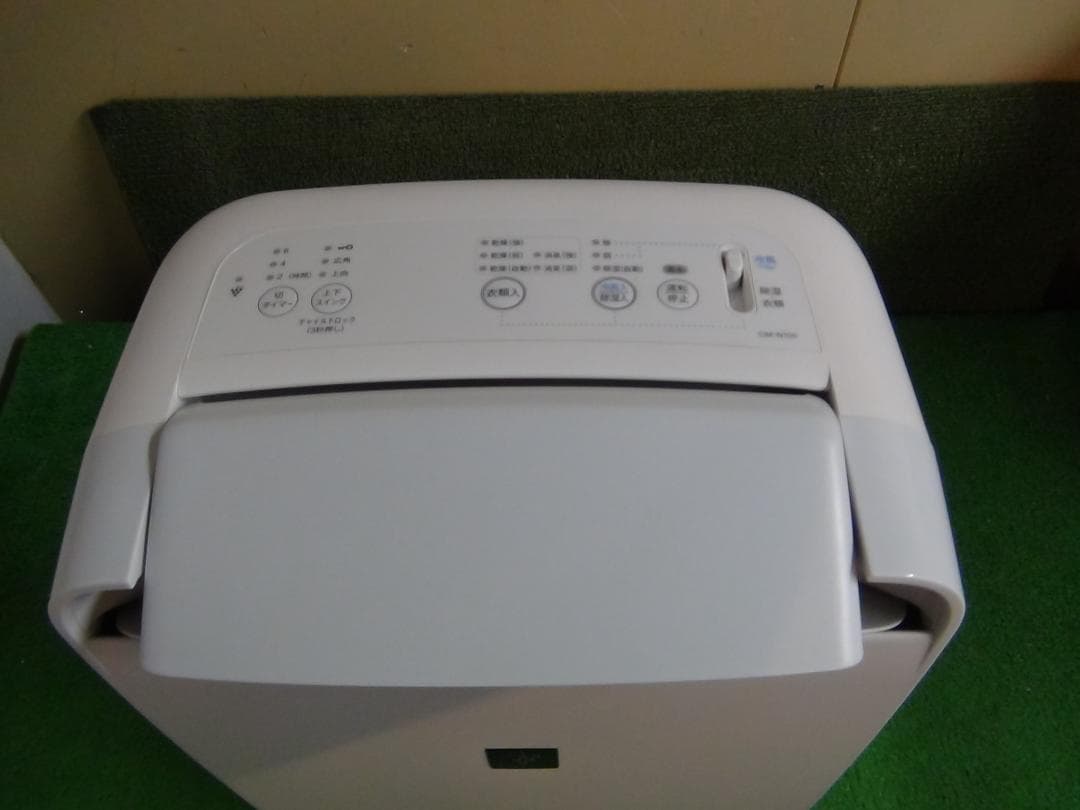 M0★シャープCM-N100-W 冷風衣類乾燥除湿機 プラズマクラスター7000
