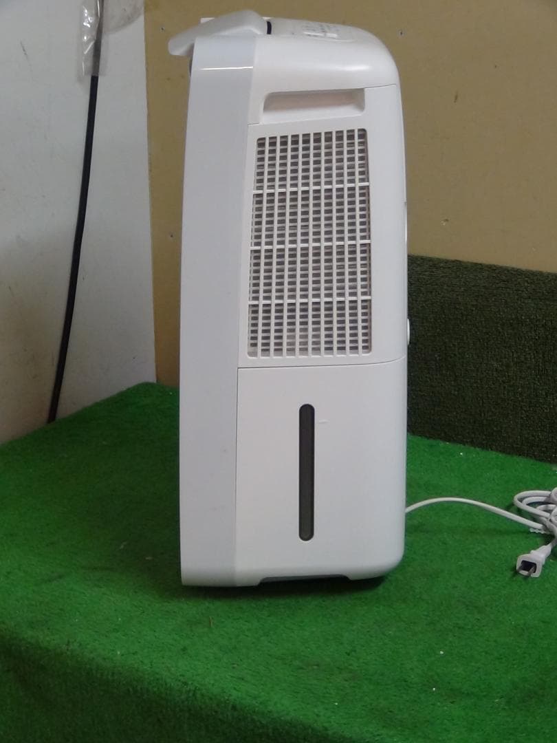 M0★シャープCM-N100-W 冷風衣類乾燥除湿機 プラズマクラスター7000