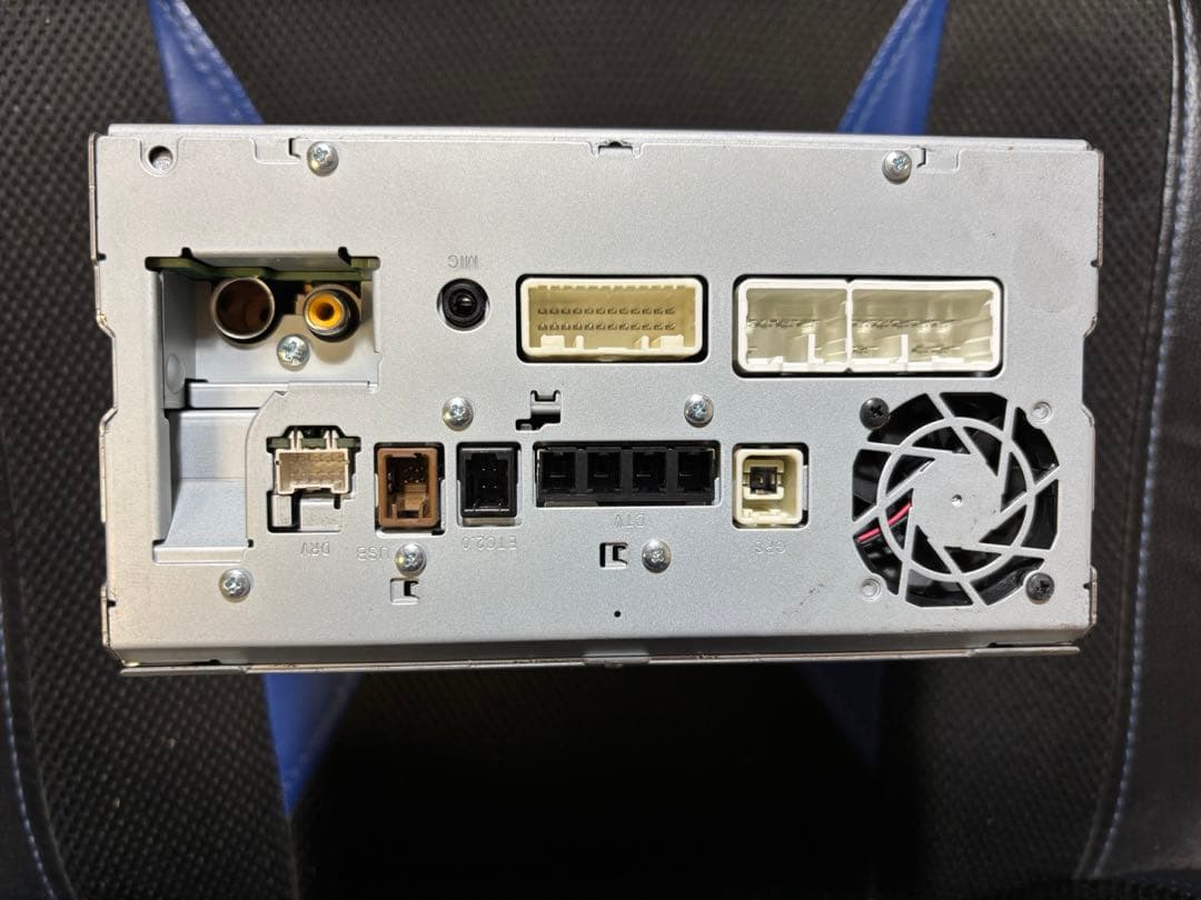 ダイハツ純正 カーナビ NMZK-W73D 7インチワイド 本体のみ 新車外し