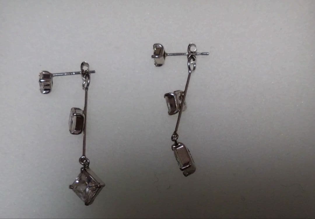 ジュエリーツツミ K14ホワイトゴールドキュービックピアス