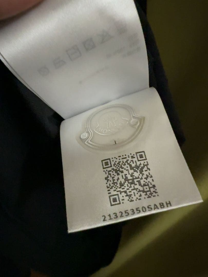 MONCLER ロゴ入り ブラック Tシャツ