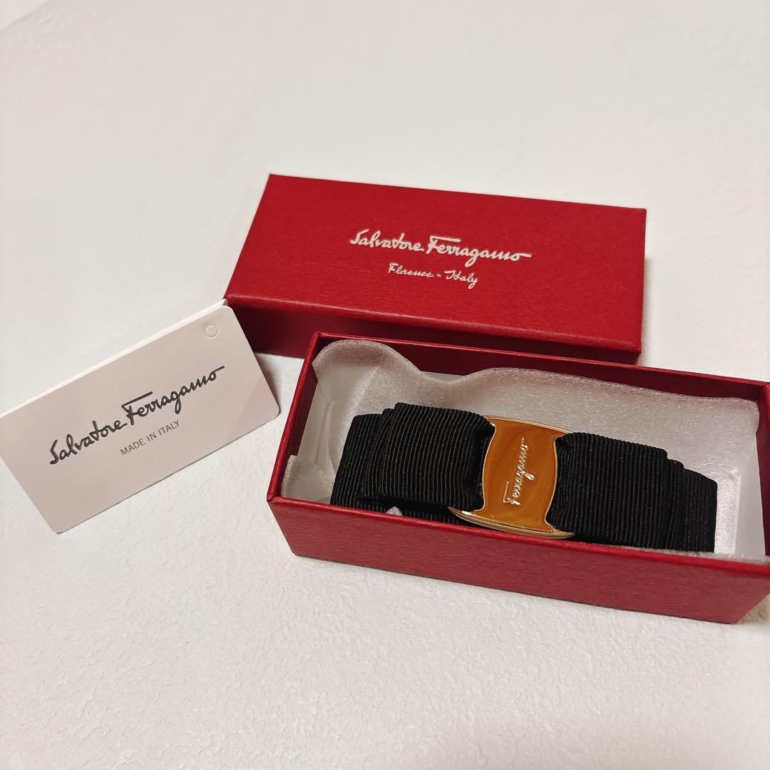 サルヴァトーレフェラガモ ヴァラリボン バレッタ ゴールド ブラック