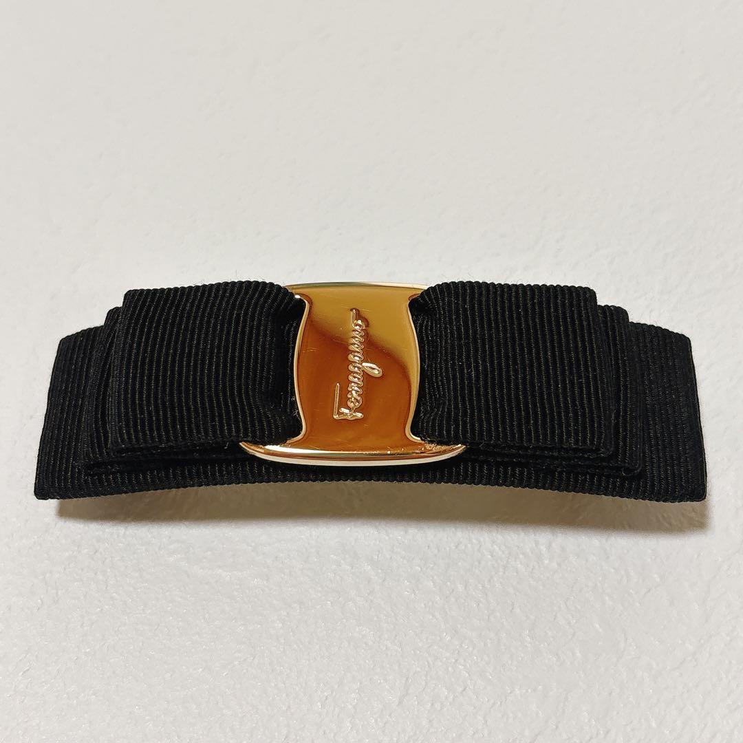 サルヴァトーレフェラガモ ヴァラリボン バレッタ ゴールド ブラック