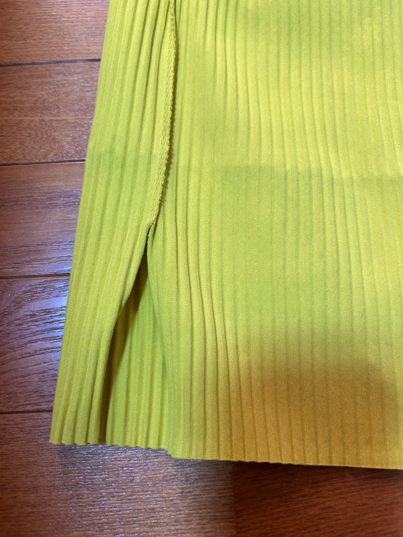 イッセイミヤケ me イエロープリーツタイトスカート