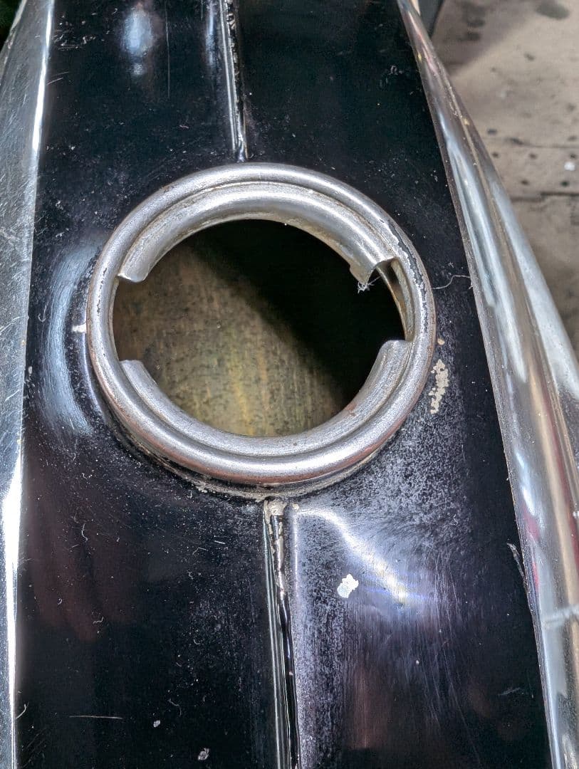 車種不明　オートバイ燃料タンク　ヤマハ？