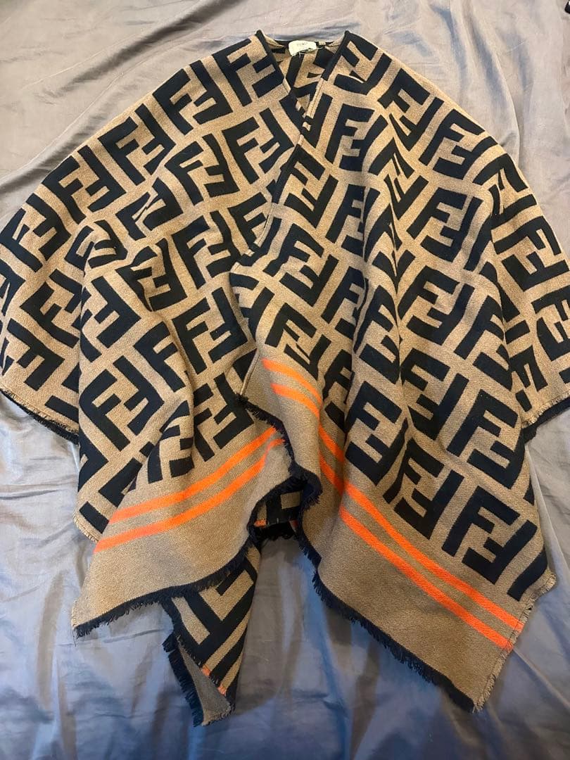 FENDI FFロゴポンチョ ケープ ウールシルク ズッカ柄
