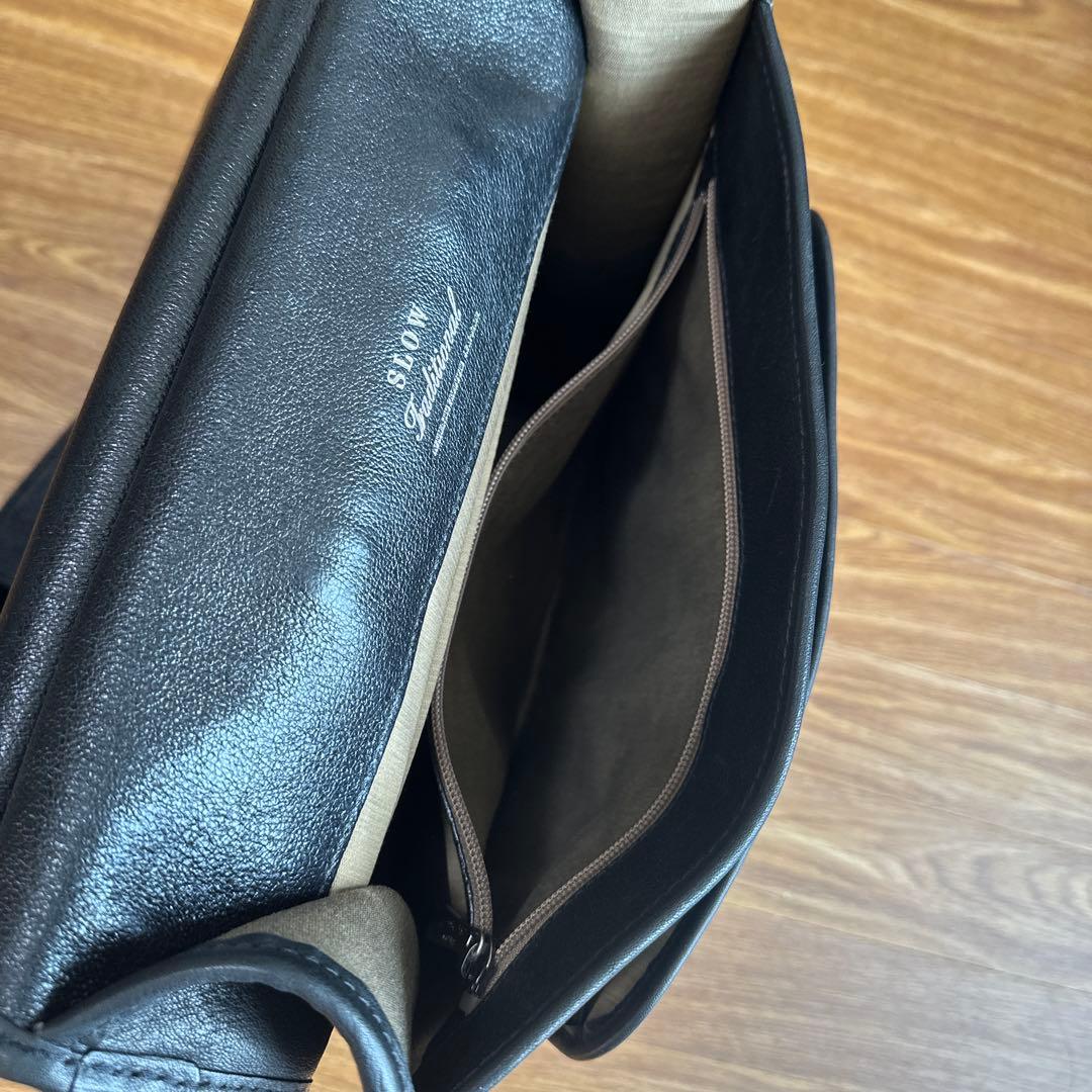 バッグ SLOW Bono - Flap Rucksack - BLACK