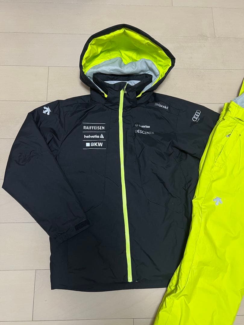 デサントジュニアスキーウエア160センチ