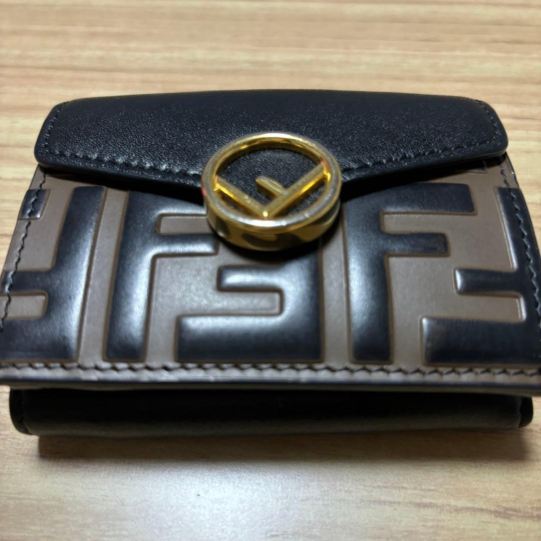 ૮*ა様 FENDI 三つ折り財布　ブラウン