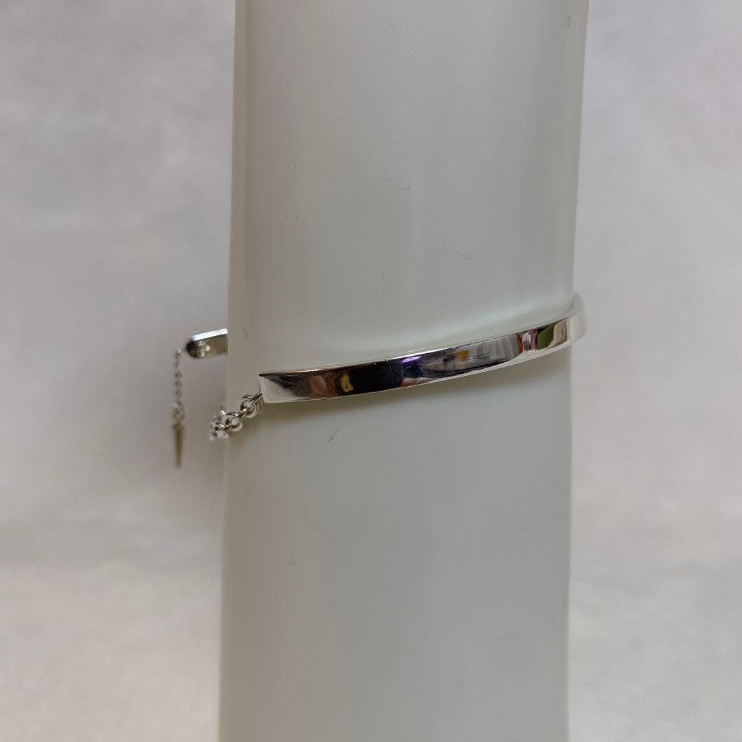 e.m. シルバー ハーフ バングル ゴールド チャーム付き