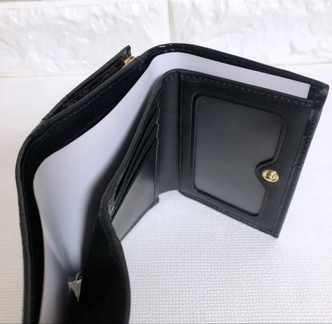 【大人気　新品】Vivienne Westwood エナメル黒 三つ折財布