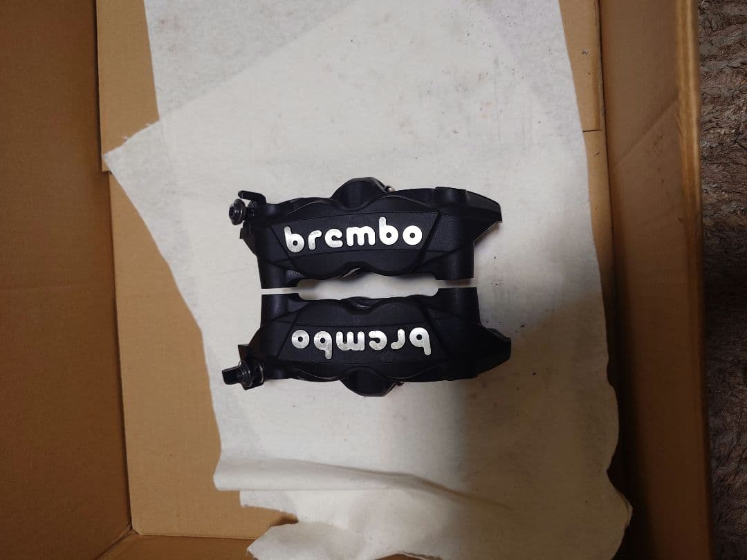 ブレンボ(スズンボ)　モノブロックキャリパー108ピッチ gsx1000-s