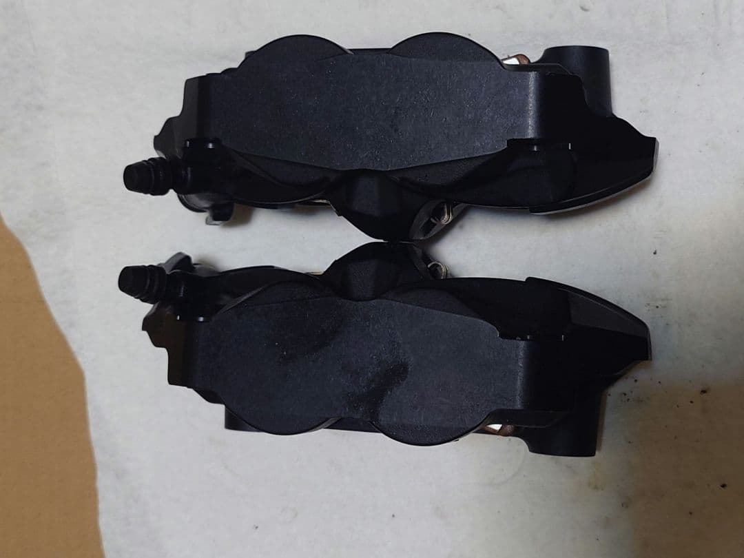 ブレンボ(スズンボ)　モノブロックキャリパー108ピッチ gsx1000-s