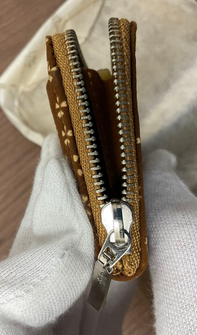 【未使用品】印傳屋　Ｌ字型小銭入れ　ふすべ　小桜　仕切り付き