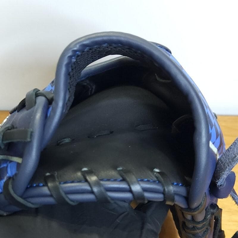 アディダス チェッカーブルー 人気チェッカー柄レザー使用 美品 軟式グローブ