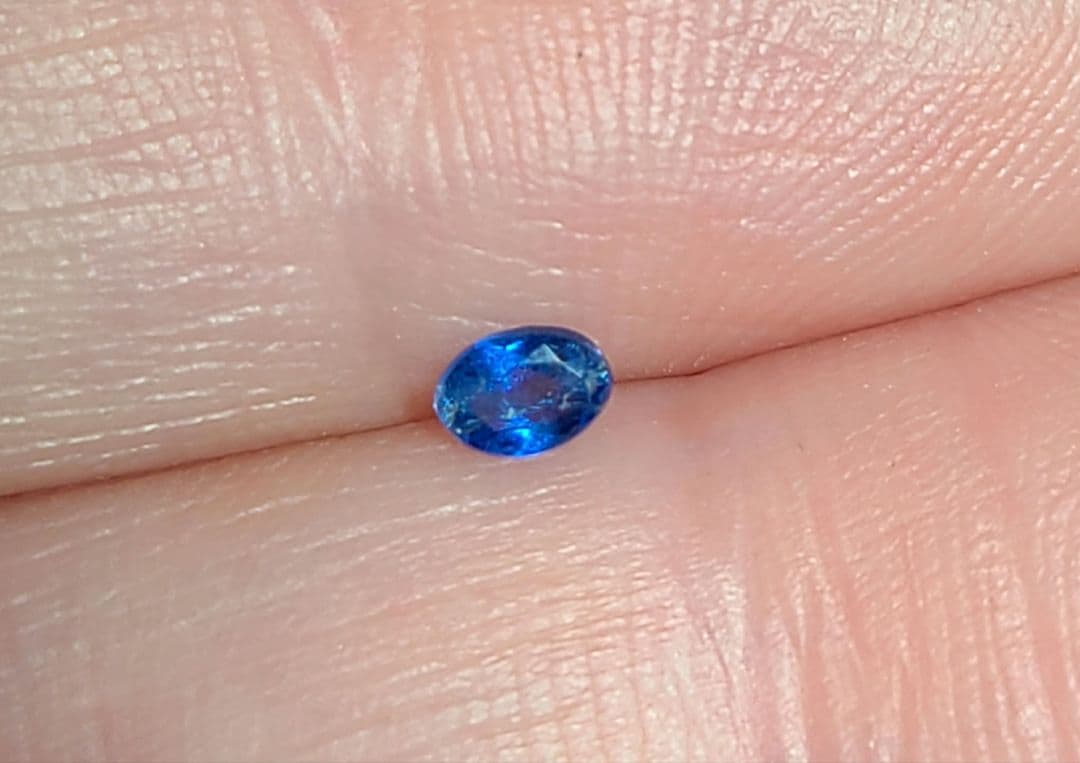 青いネオンの閃光!!★希少石ラズライト★リング、ペンダントオーダー受付中