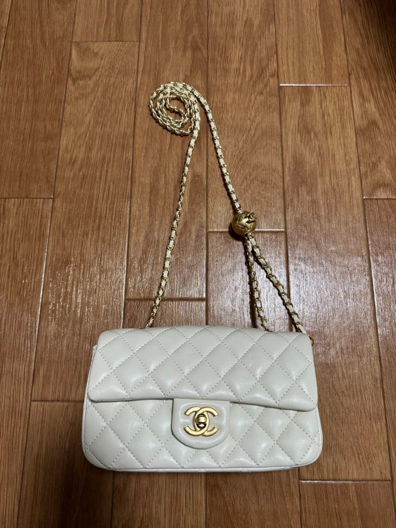 ホワイト キルティング ショルダーバッグ