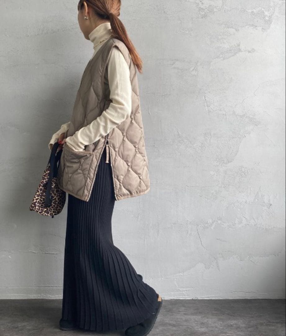 新品タグ付き　TAIONベージュ キルティング ノースリーブ ダウンベスト　M