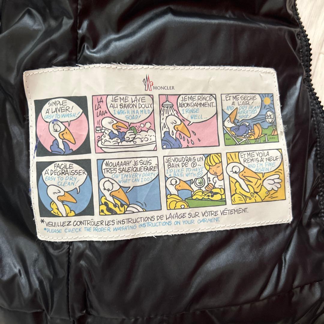 MONCLER ブラック ダウンベスト