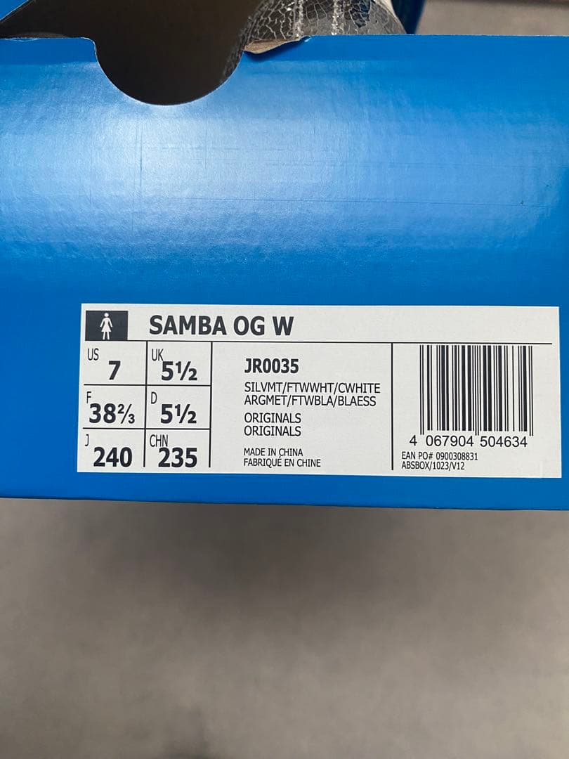 adidas アディダス　シルバー スニーカー