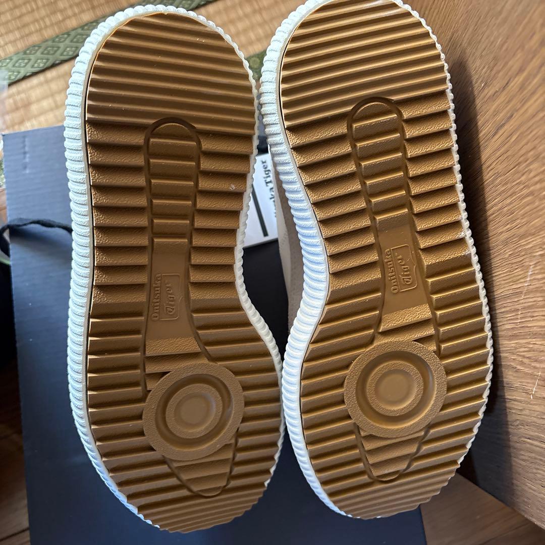 【未使用】　スニーカー Onitsuka Tiger DELECITY