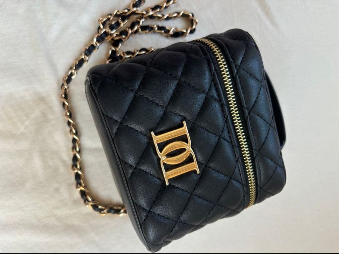 『期間限定お値下げ』ダーリッチ　キルティングスクエアバッグ