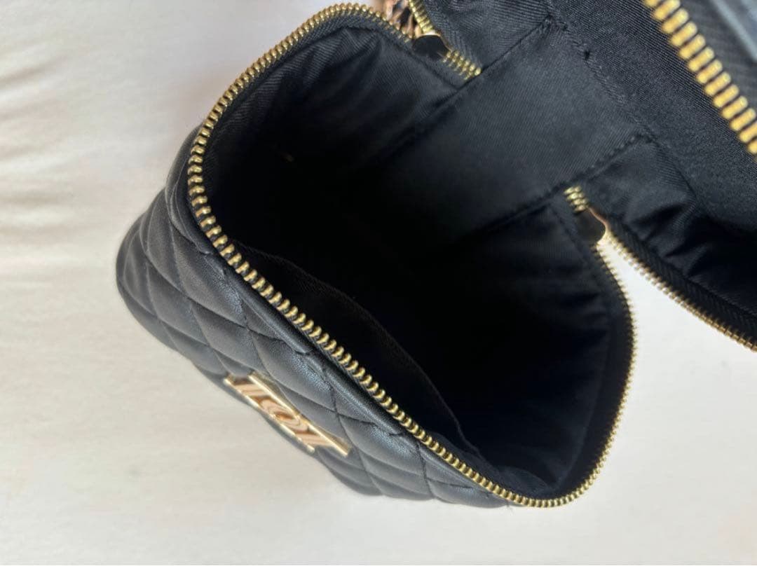 『期間限定お値下げ』ダーリッチ　キルティングスクエアバッグ