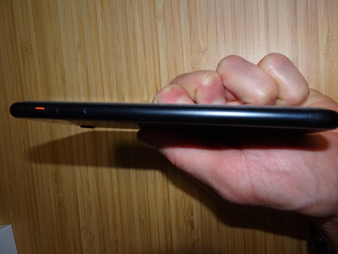 アイフォンSE2 64GB