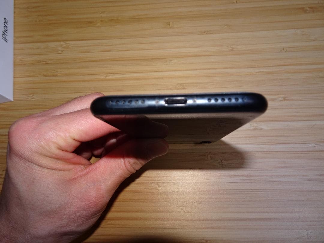 アイフォンSE2 64GB