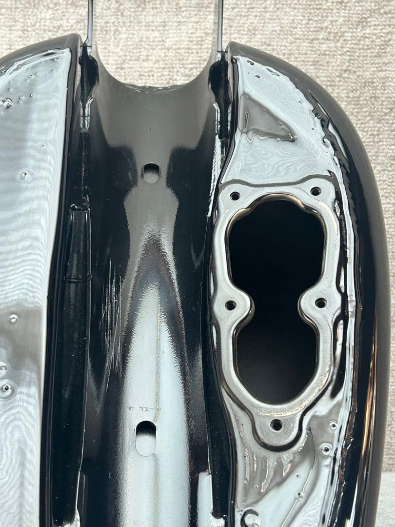 スポーツスターXL883純正タンク ブラック インジェクション用 キャップ付き