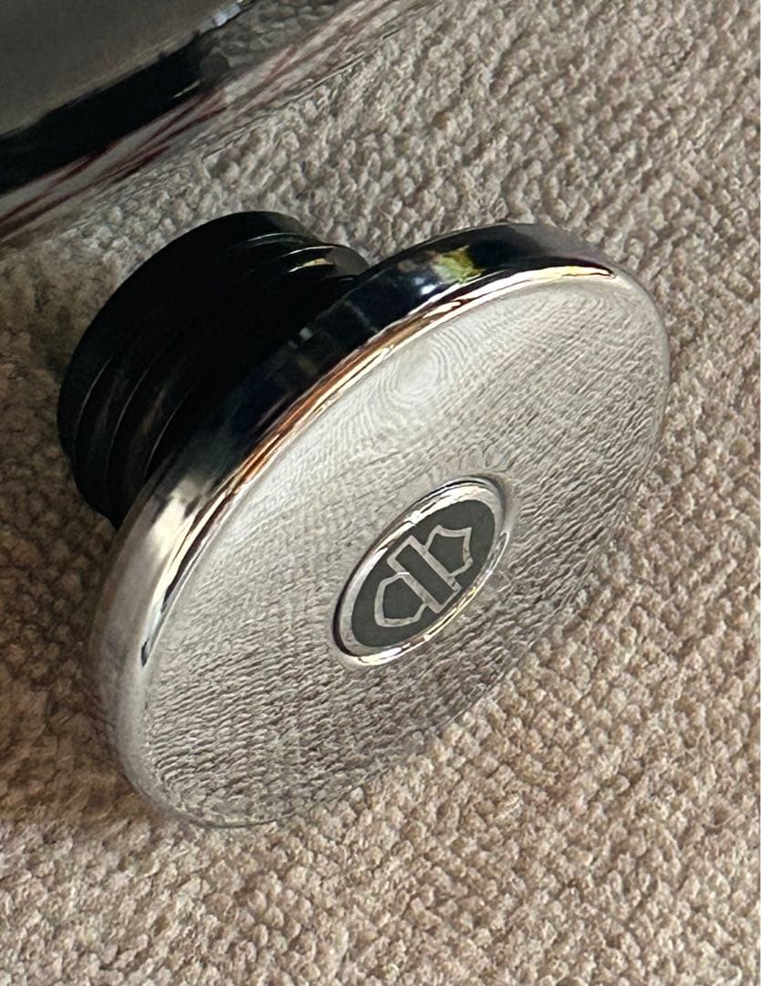 スポーツスターXL883純正タンク ブラック インジェクション用 キャップ付き